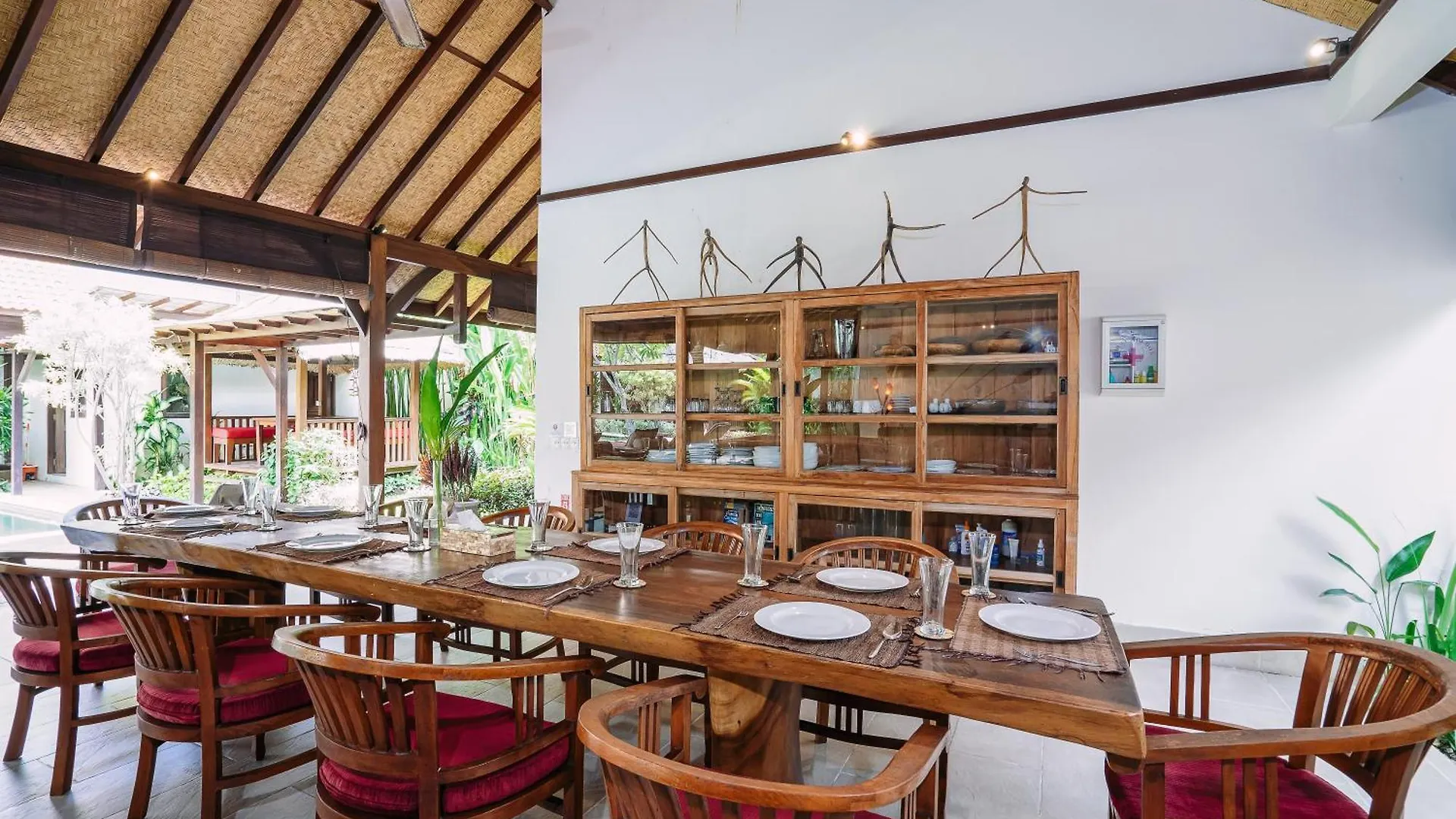 Villa Cira - 5 Bedrooms Private Villa Next To Seminyak