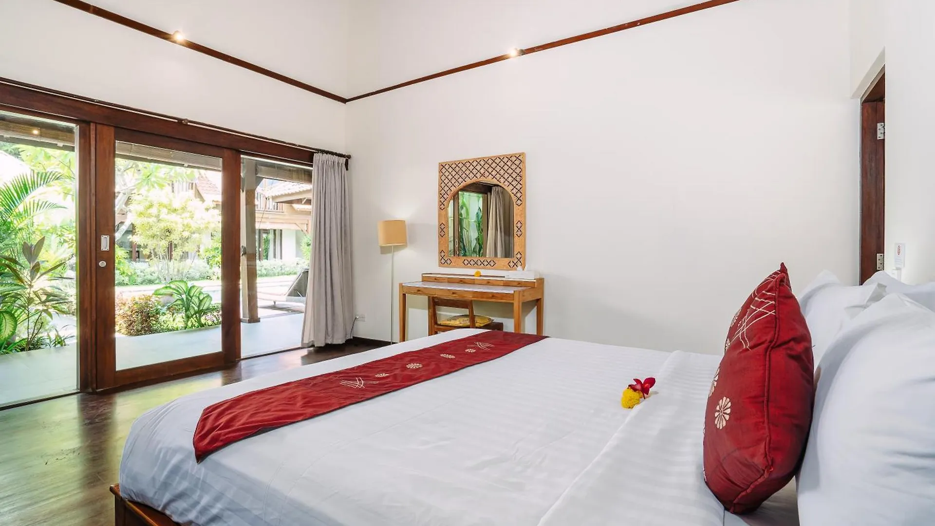 Villa Cira - 5 Bedrooms Private Villa Next To Seminyak