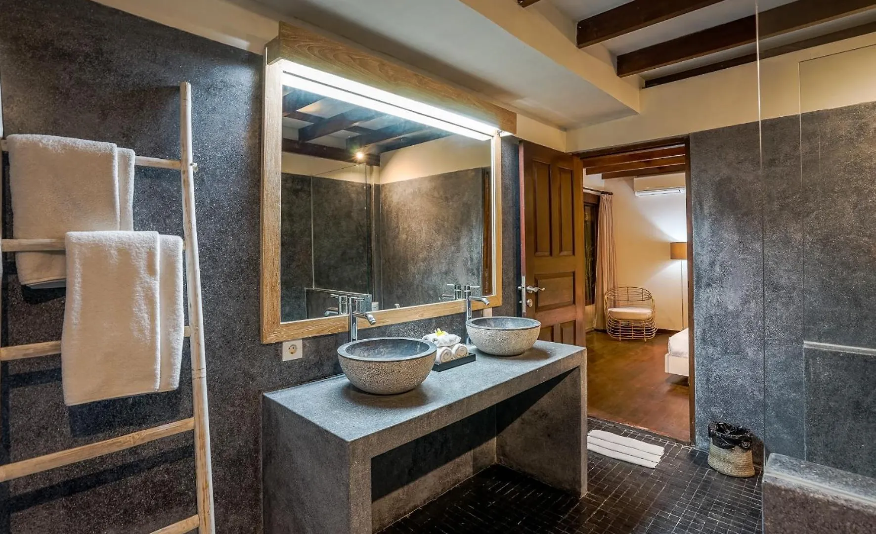 Villa Cira - 5 Bedrooms Private Villa Next To Seminyak