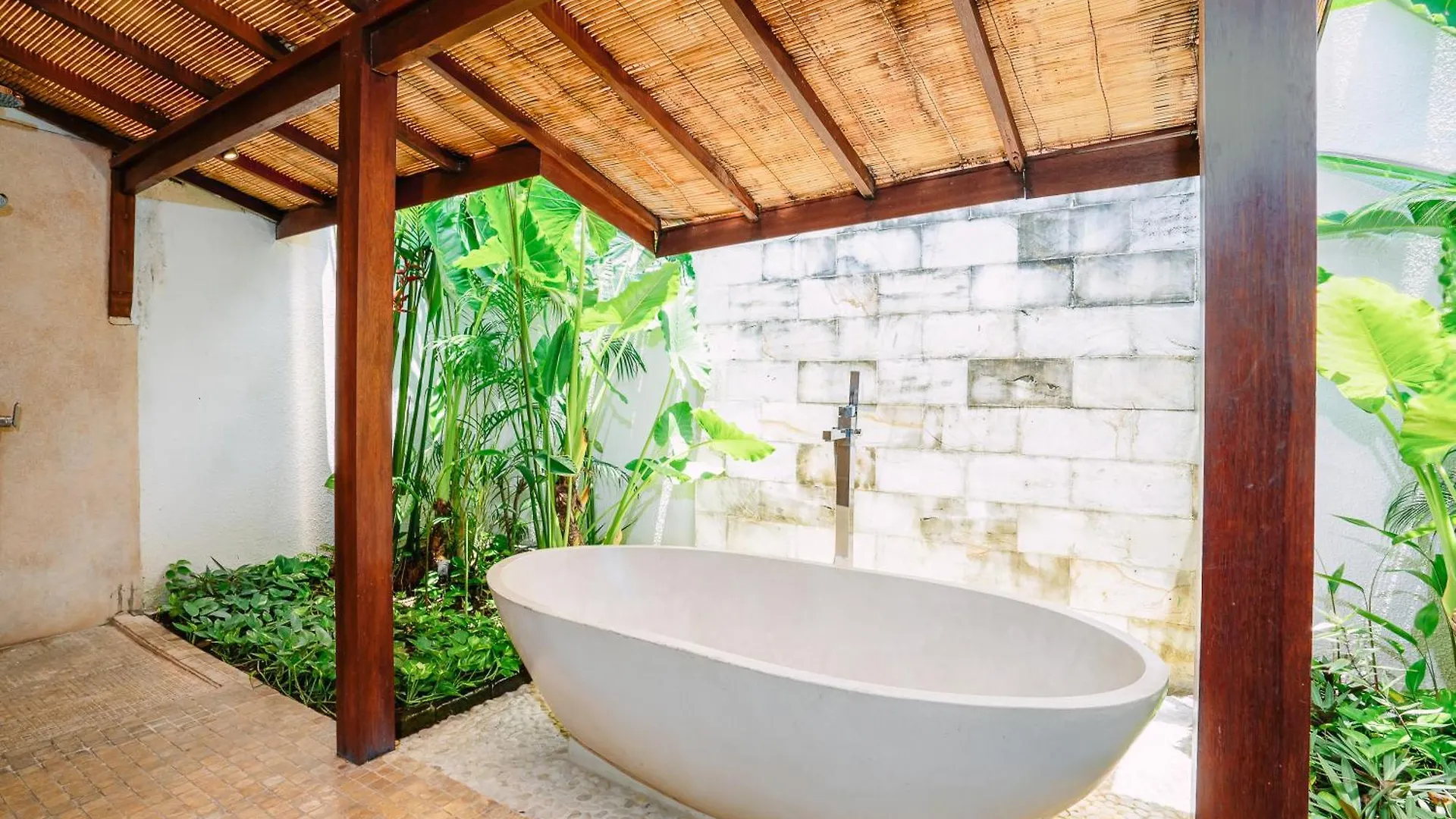 Villa Cira - 5 Bedrooms Private Villa Next To Seminyak