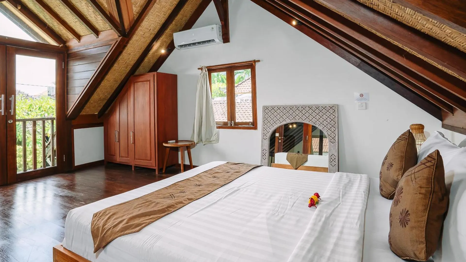 Villa Cira - 5 Bedrooms Private Villa Next To Seminyak