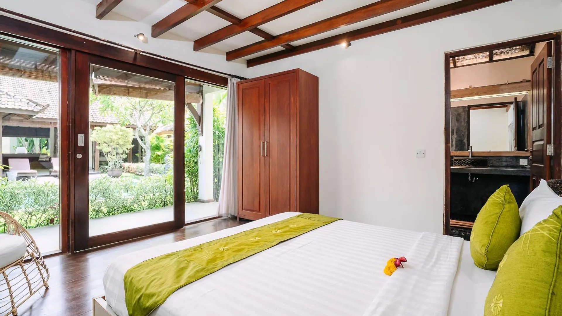 Villa Cira - 5 Bedrooms Private Villa Next To Seminyak 0*, סמיניאק