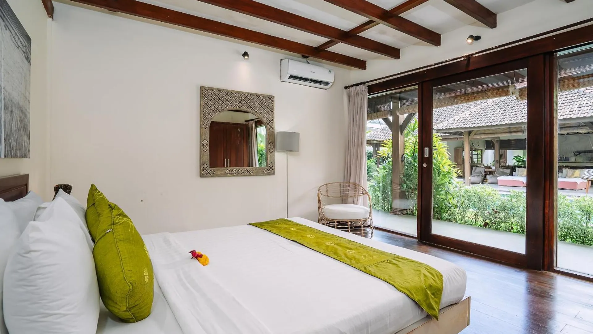 Villa Cira - 5 Bedrooms Private Villa Next To Seminyak 0*, סמיניאק
