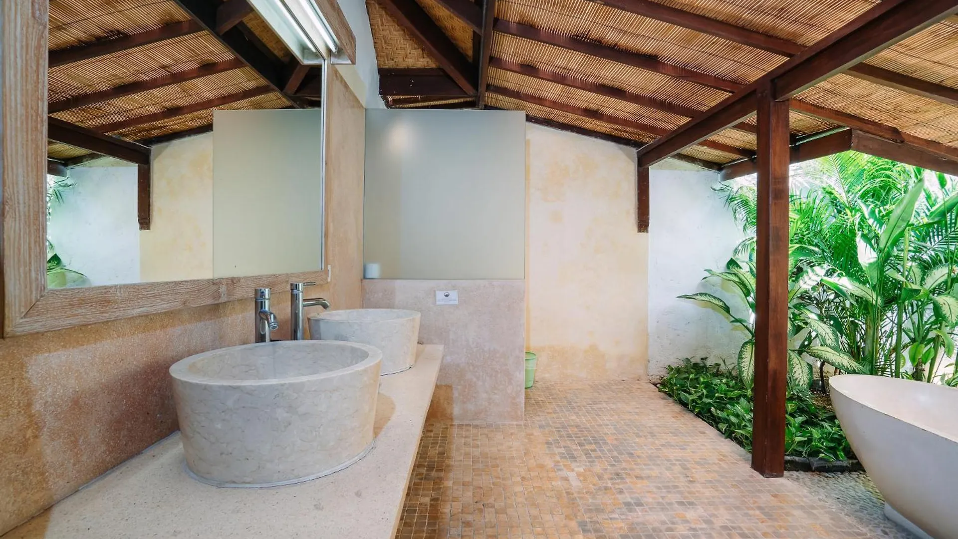 Villa Cira - 5 Bedrooms Private Villa Next To Seminyak 0*, סמיניאק
