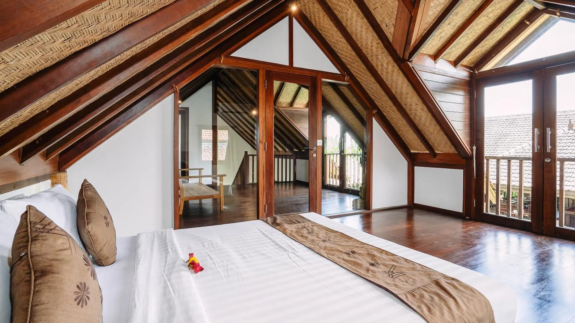 Villa Cira - 5 Bedrooms Private Villa Next To Seminyak