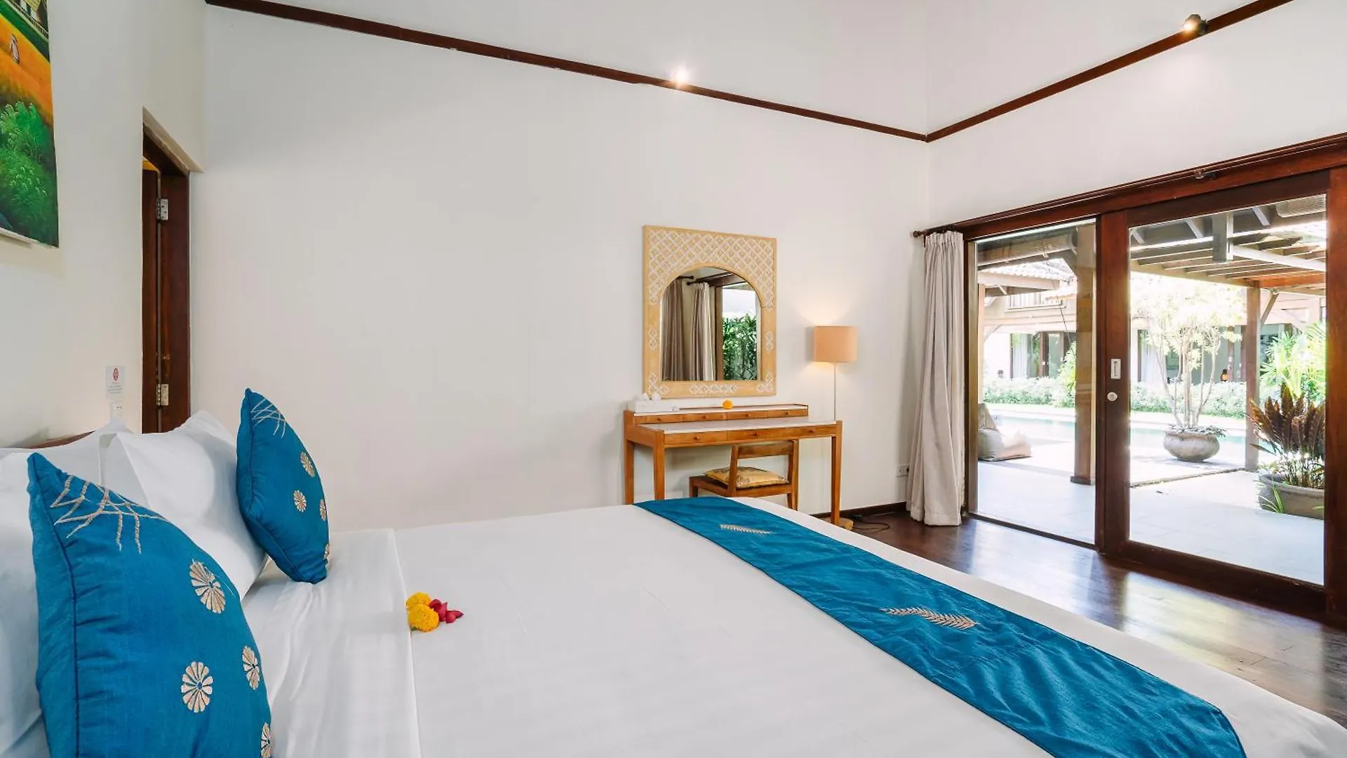 Villa Cira - 5 Bedrooms Private Villa Next To Seminyak